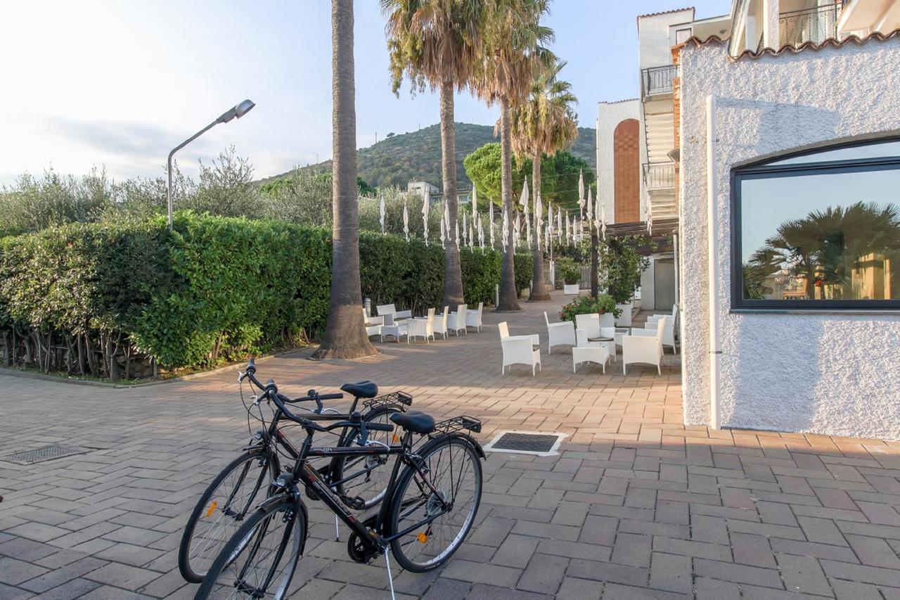 Hotel Riviera Pietra Ligure Exterior foto