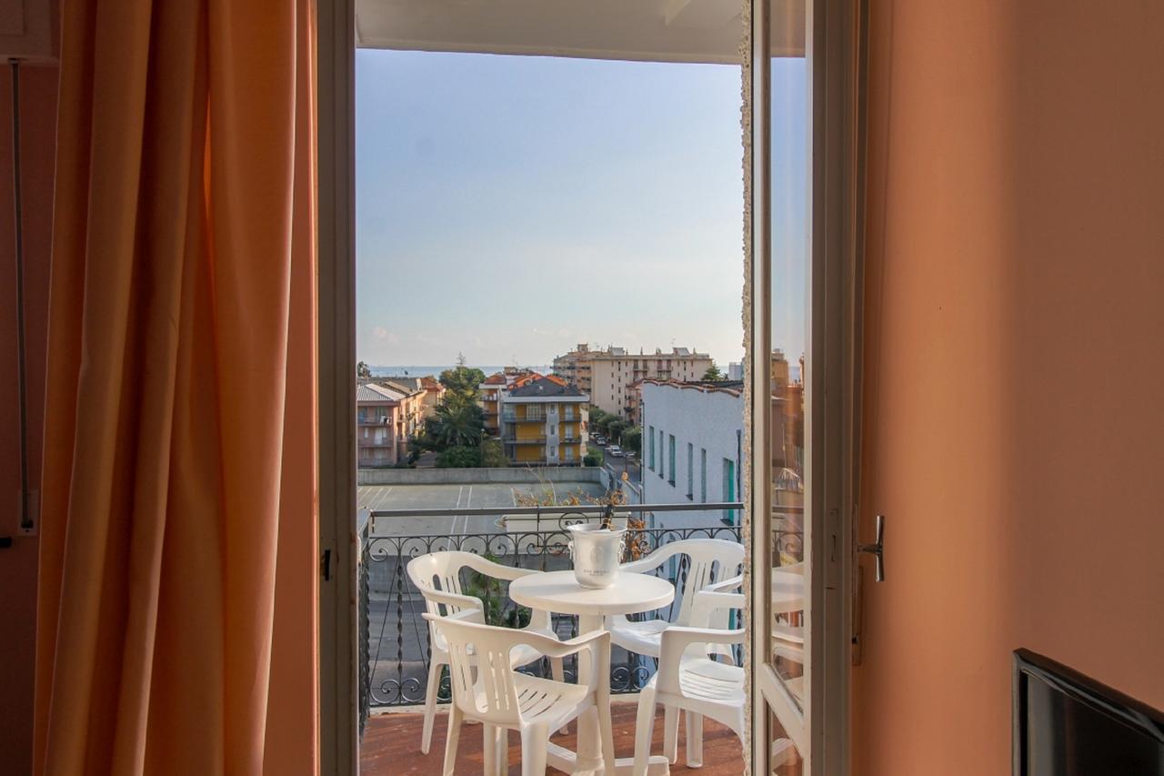 Hotel Riviera Pietra Ligure Exterior foto
