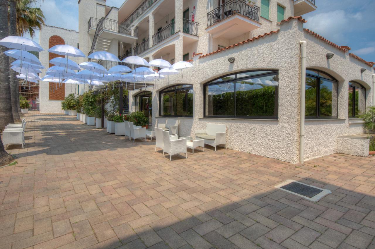 Hotel Riviera Pietra Ligure Exterior foto