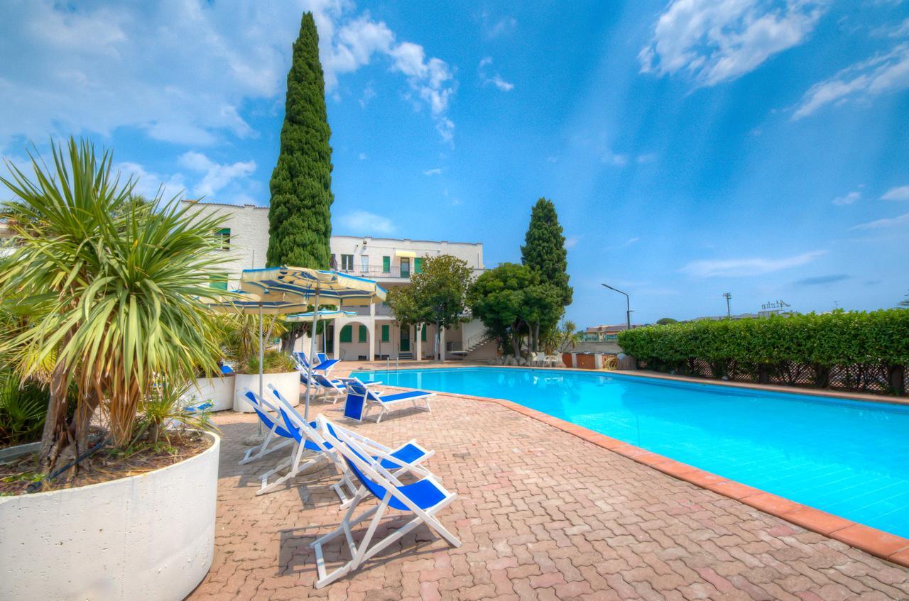 Hotel Riviera Pietra Ligure Exterior foto