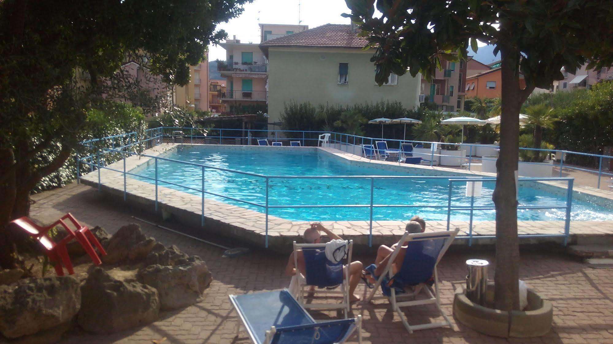 Hotel Riviera Pietra Ligure Exterior foto