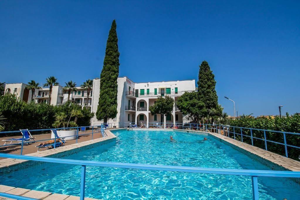 Hotel Riviera Pietra Ligure Exterior foto